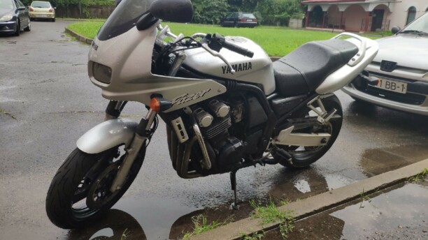 Yamaha FZS, 2000 г.