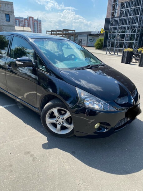 Mitsubishi Grandis, 7 мест, 2006 г.