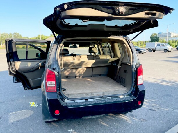 Nissan Pathfinder R51, 7 мест, 2006 г.