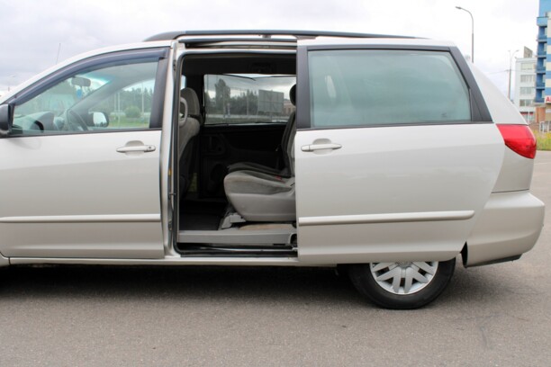 Toyota Sienna II (XL20) · Рестайлинг, 7 мест, 2007 г.