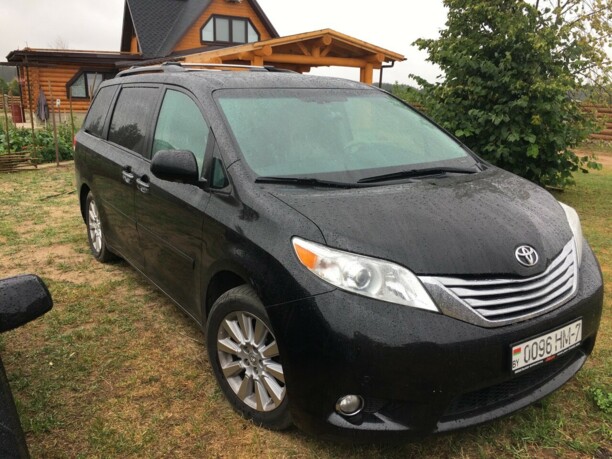 Toyota Sienna III (XL30), 7 мест, 2012 г.