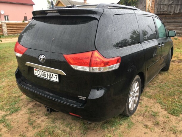 Toyota Sienna III (XL30), 7 мест, 2012 г.