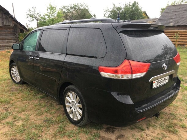 Toyota Sienna III (XL30), 7 мест, 2012 г.