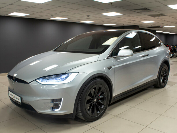 Tesla Model X, 7 мест, 2016 г.