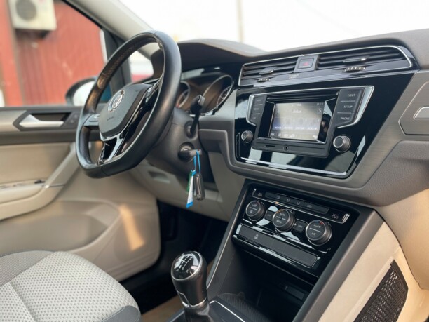 Volkswagen Touran III, 7 мест, 2017 г.