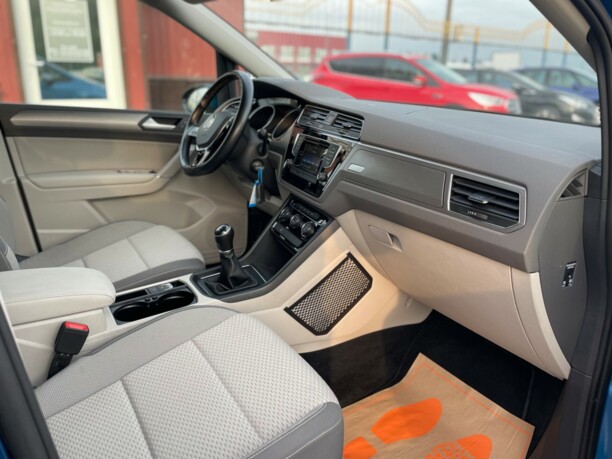Volkswagen Touran III, 7 мест, 2017 г.