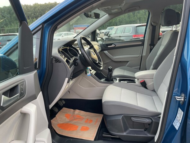 Volkswagen Touran III, 7 мест, 2017 г.