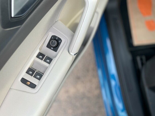 Volkswagen Touran III, 7 мест, 2017 г.