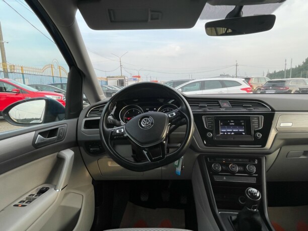 Volkswagen Touran III, 7 мест, 2017 г.