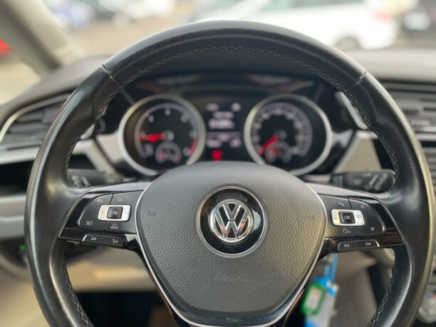 Volkswagen Touran III, 7 мест, 2017 г.