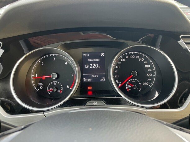 Volkswagen Touran III, 7 мест, 2017 г.