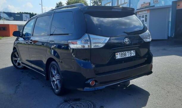 Toyota Sienna III (XL30), 7 мест, 2017 г.