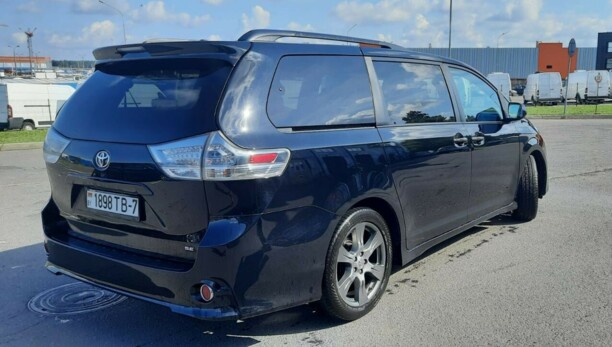 Toyota Sienna III (XL30), 7 мест, 2017 г.