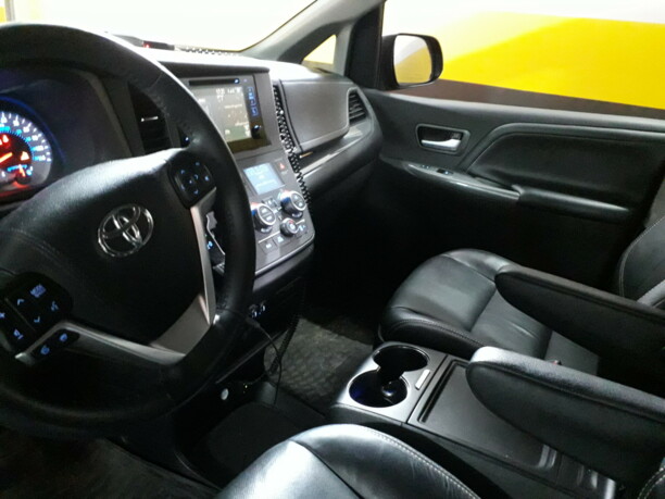 Toyota Sienna III (XL30), 7 мест, 2017 г.