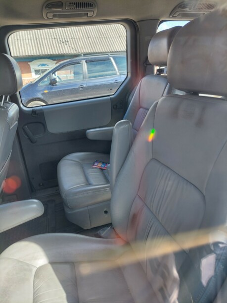Kia Carnival I, 7 мест, 2001 г.
