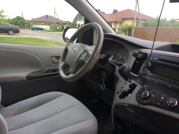 Toyota Sienna III (XL30), 7 мест, 2010 г.