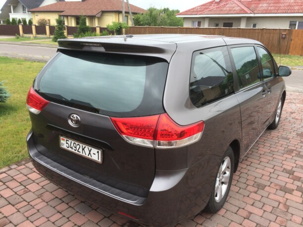 Toyota Sienna III (XL30), 7 мест, 2010 г.