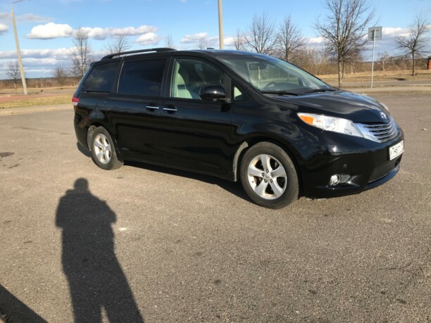 Toyota Sienna III (XL30), 7 мест, 2011 г.