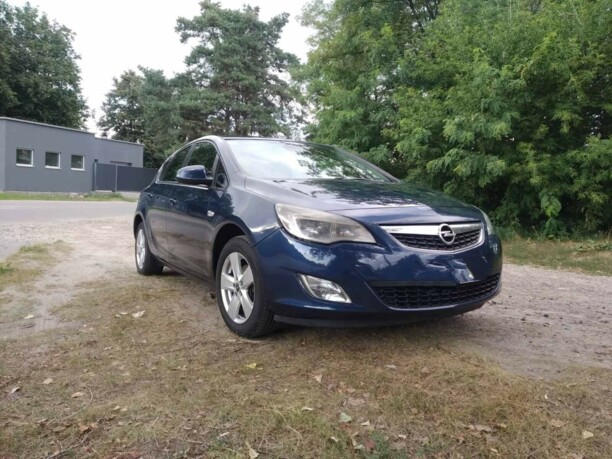 Opel Astra J, 2010 г.