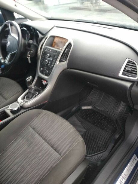 Opel Astra J, 2010 г.