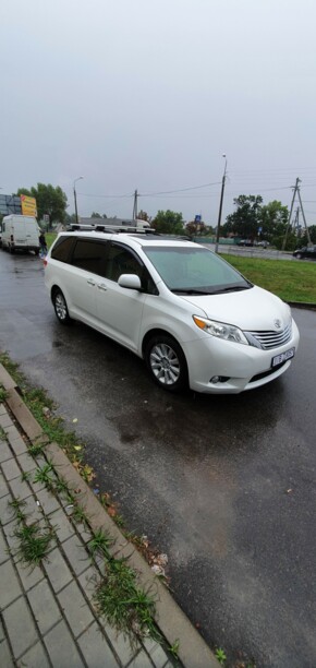 Toyota Sienna III (XL30), 7 мест, 2010 г.