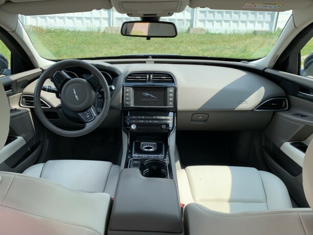 Jaguar XE, 2015 г.