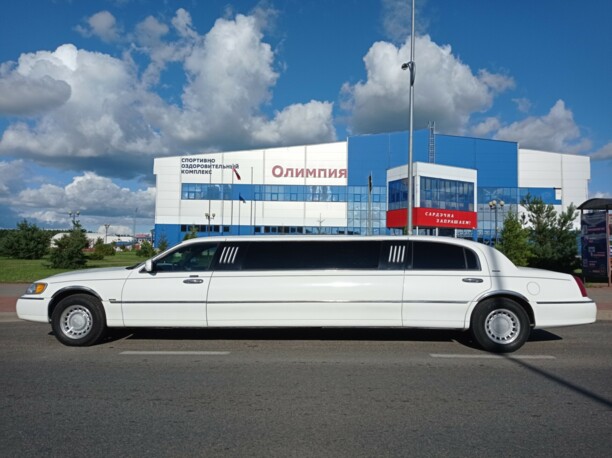 Lincoln Town Car III, 2000 г.