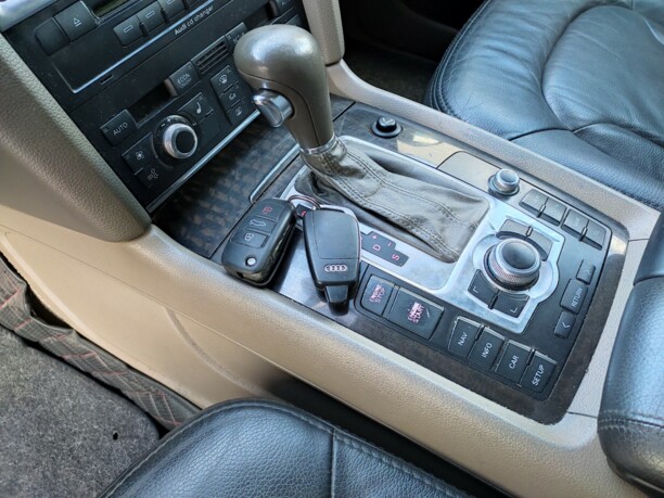 Audi Q7 4L, 7 мест, 2006 г.
