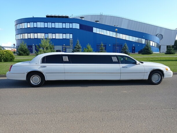 Lincoln Town Car III, 2000 г.
