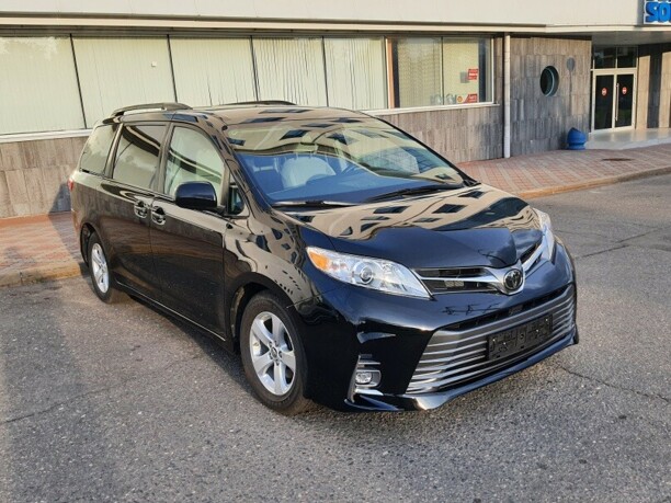 Toyota Sienna III (XL30), 7 мест, 2019 г.