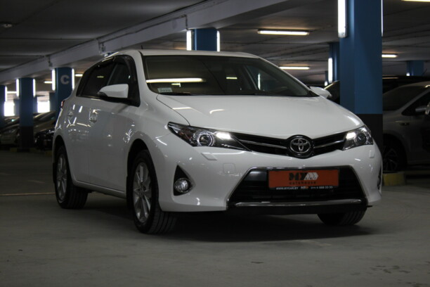 Toyota Auris II (E180), 2013 г.
