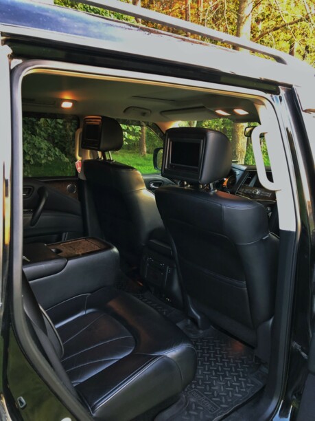 Infiniti QX56 II, 7 мест, 2010 г.