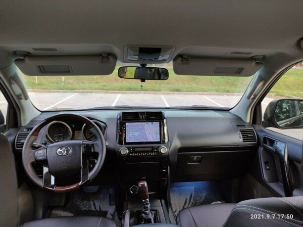 Toyota Land Cruiser Prado J150, 7 мест, 2010 г.
