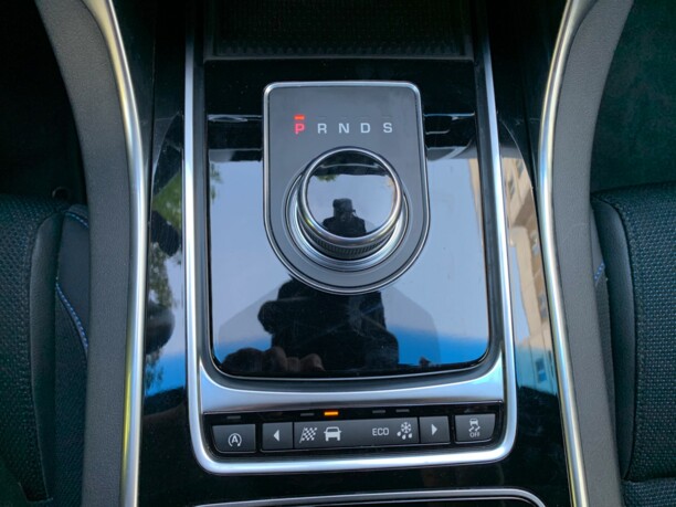 Jaguar XE, 2016 г.