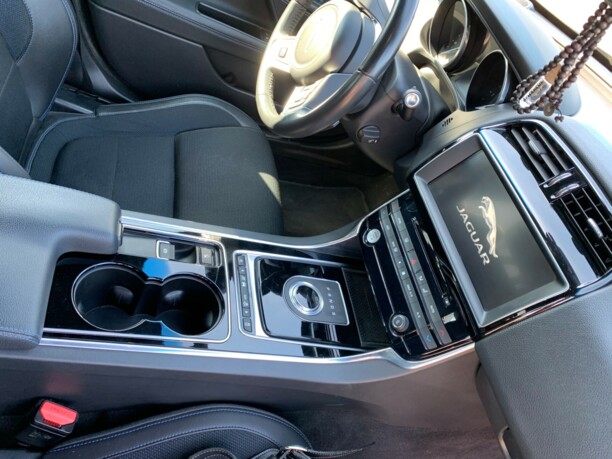 Jaguar XE, 2016 г.