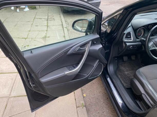 Opel Astra J, 2010 г.
