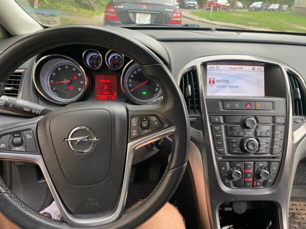 Opel Astra J, 2010 г.