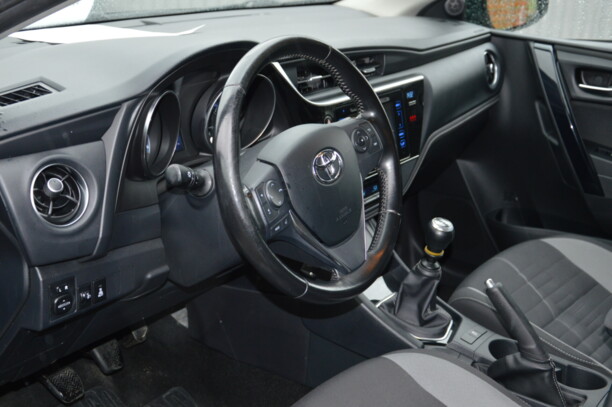 Toyota Auris II (E180) · Рестайлинг, 2016 г.
