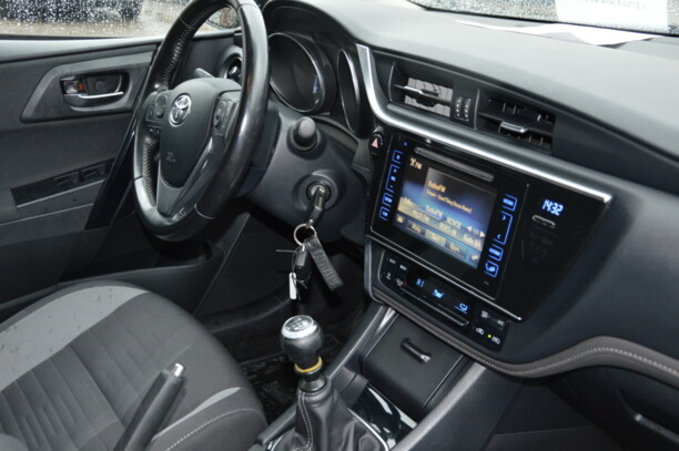Toyota Auris II (E180) · Рестайлинг, 2016 г.