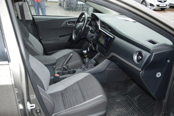 Toyota Auris II (E180) · Рестайлинг, 2016 г.