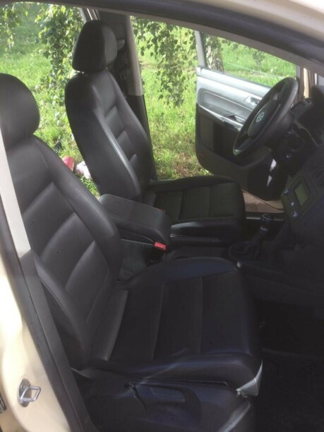 Volkswagen Touran I, 7 мест, 2006 г.