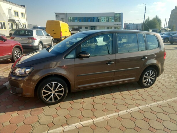 Volkswagen Touran II, 7 мест, 2011 г.