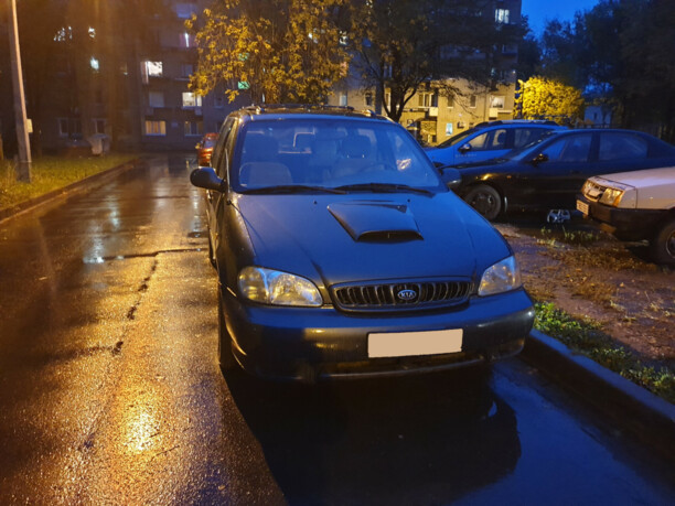 Kia Carnival I, 7 мест, 2001 г.