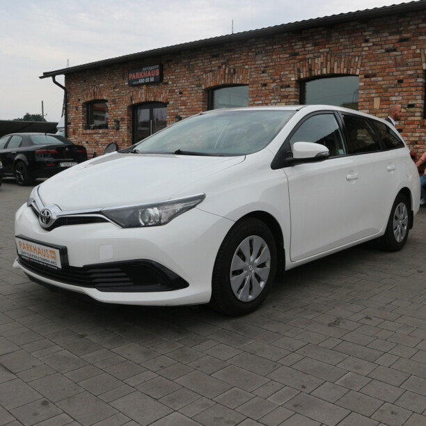 Toyota Auris II (E180) · Рестайлинг, 2017 г.