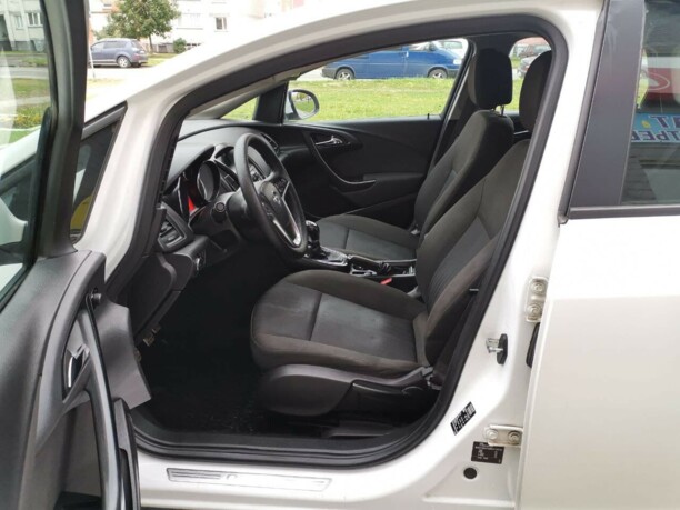 Opel Astra J, 2010 г.