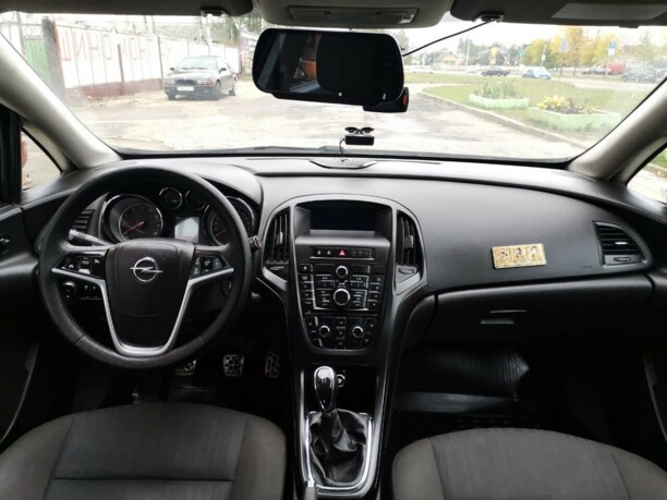 Opel Astra J, 2010 г.