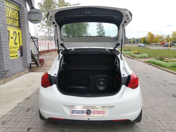Opel Astra J, 2010 г.