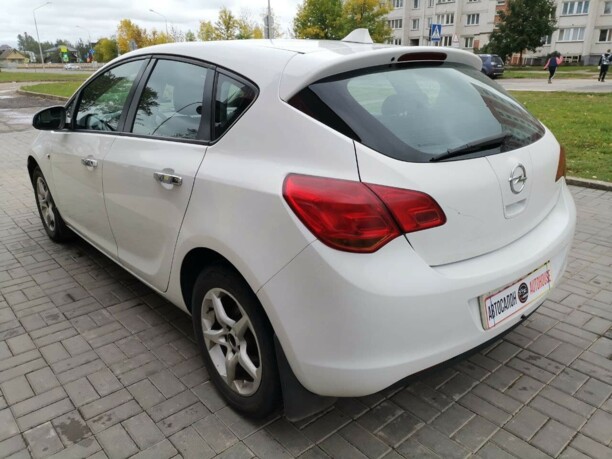 Opel Astra J, 2010 г.