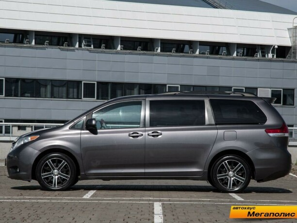Toyota Sienna III (XL30), 2011 г.