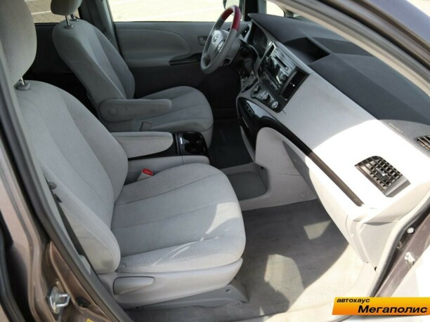 Toyota Sienna III (XL30), 2011 г.